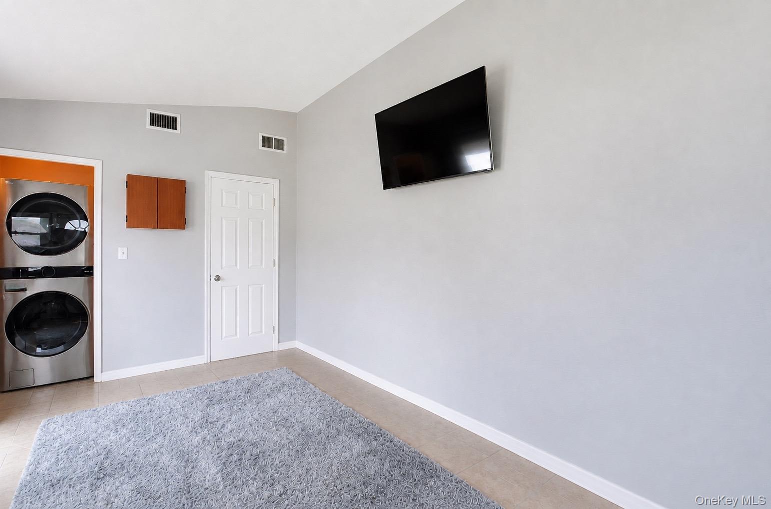 292 Roosevelt Avenue – For Sale photo 3