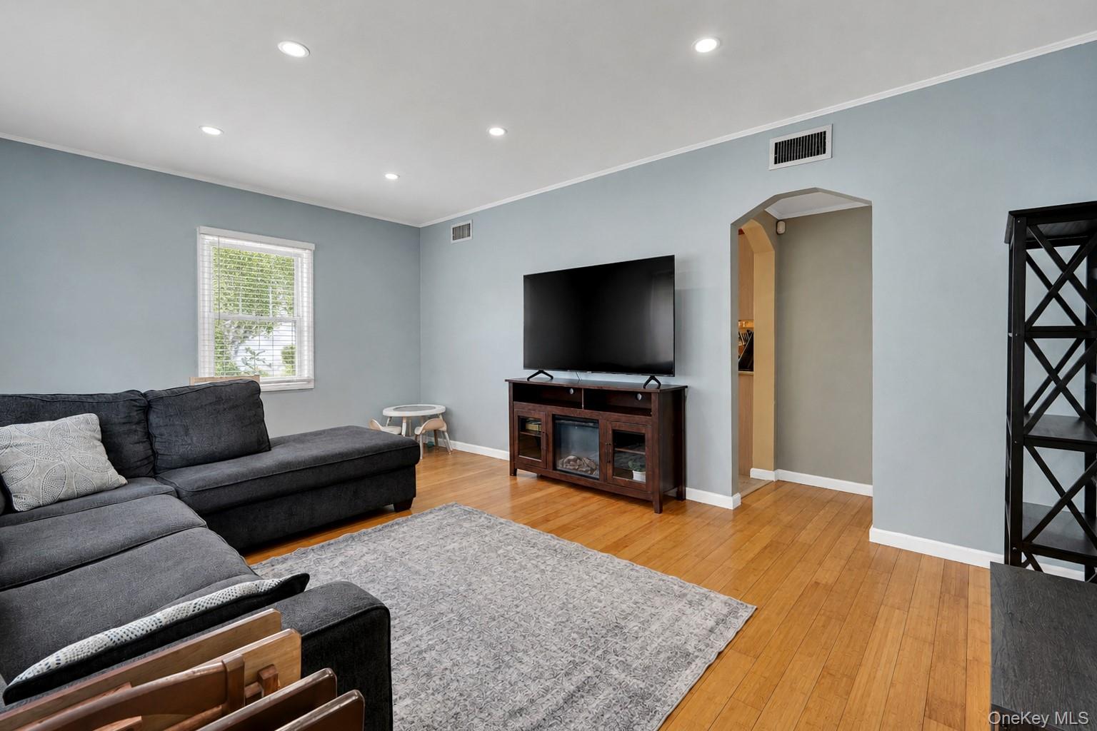 292 Roosevelt Avenue – For Sale photo 5