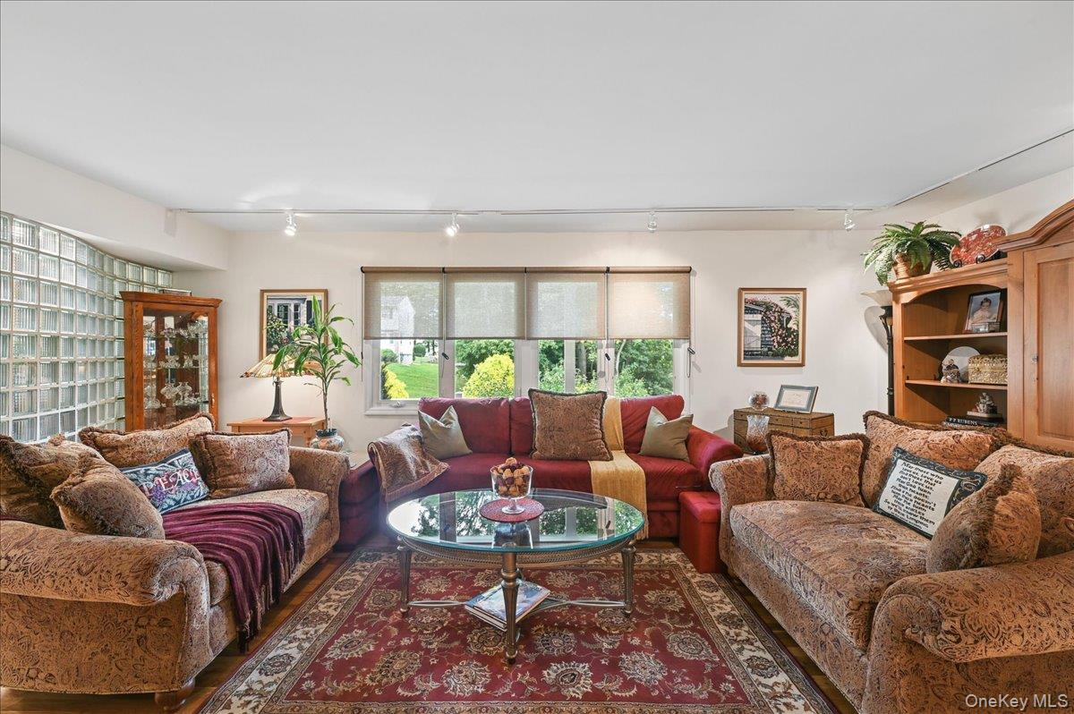 12 Berkshire Drive – For Sale photo 11