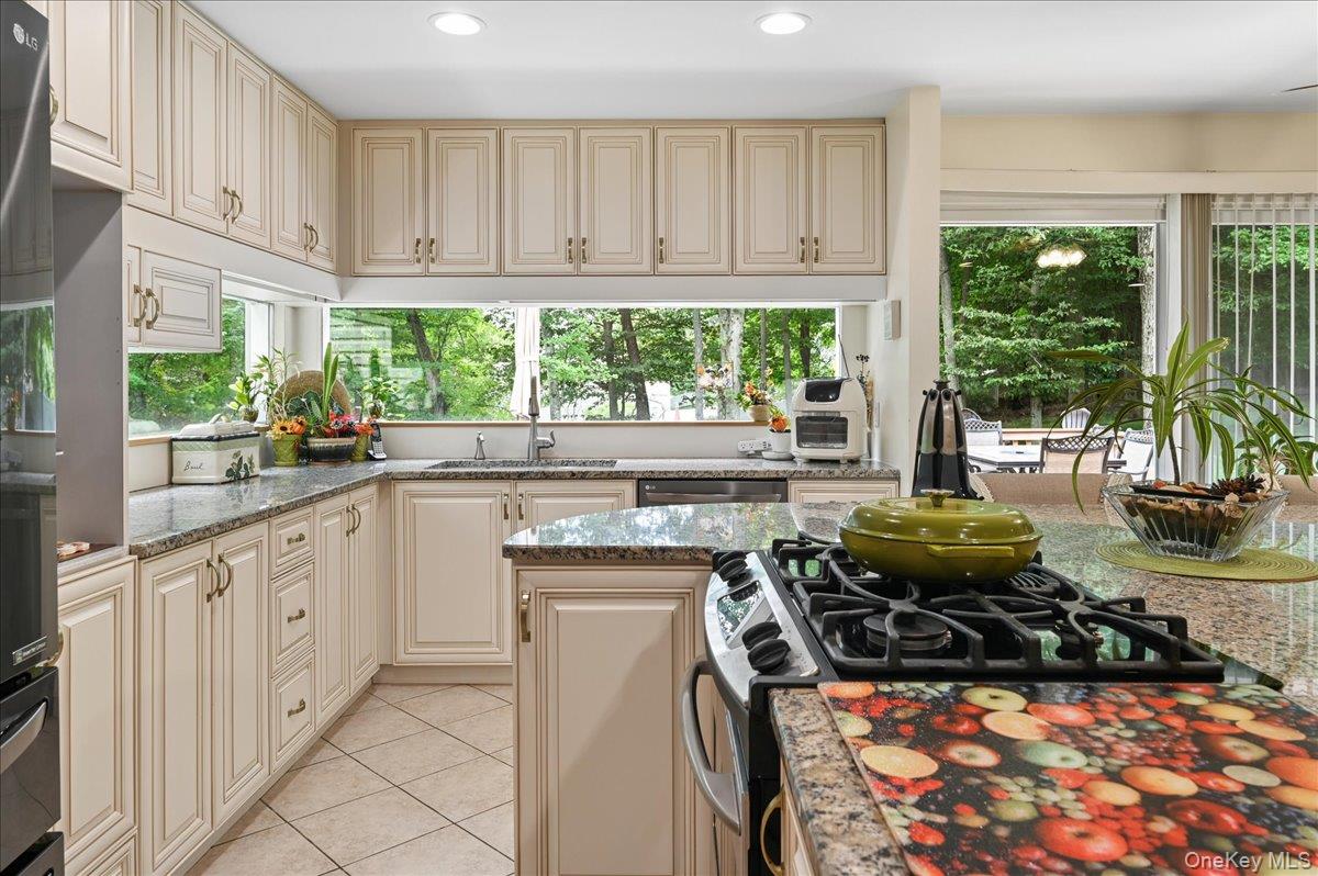 12 Berkshire Drive – For Sale photo 5