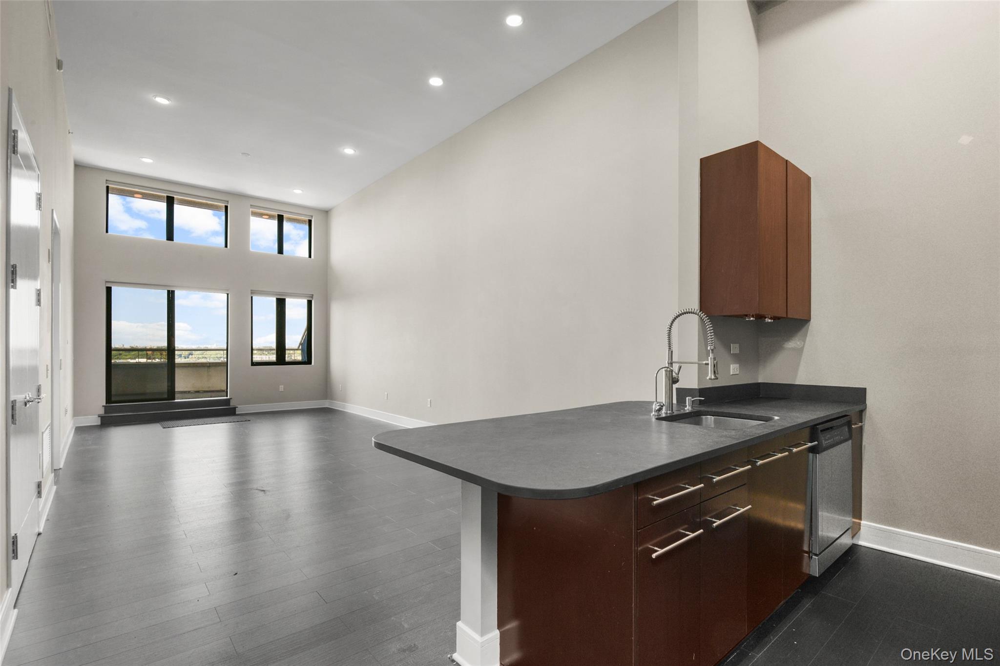 25 Leroy Place, Unit PH7 photo 4