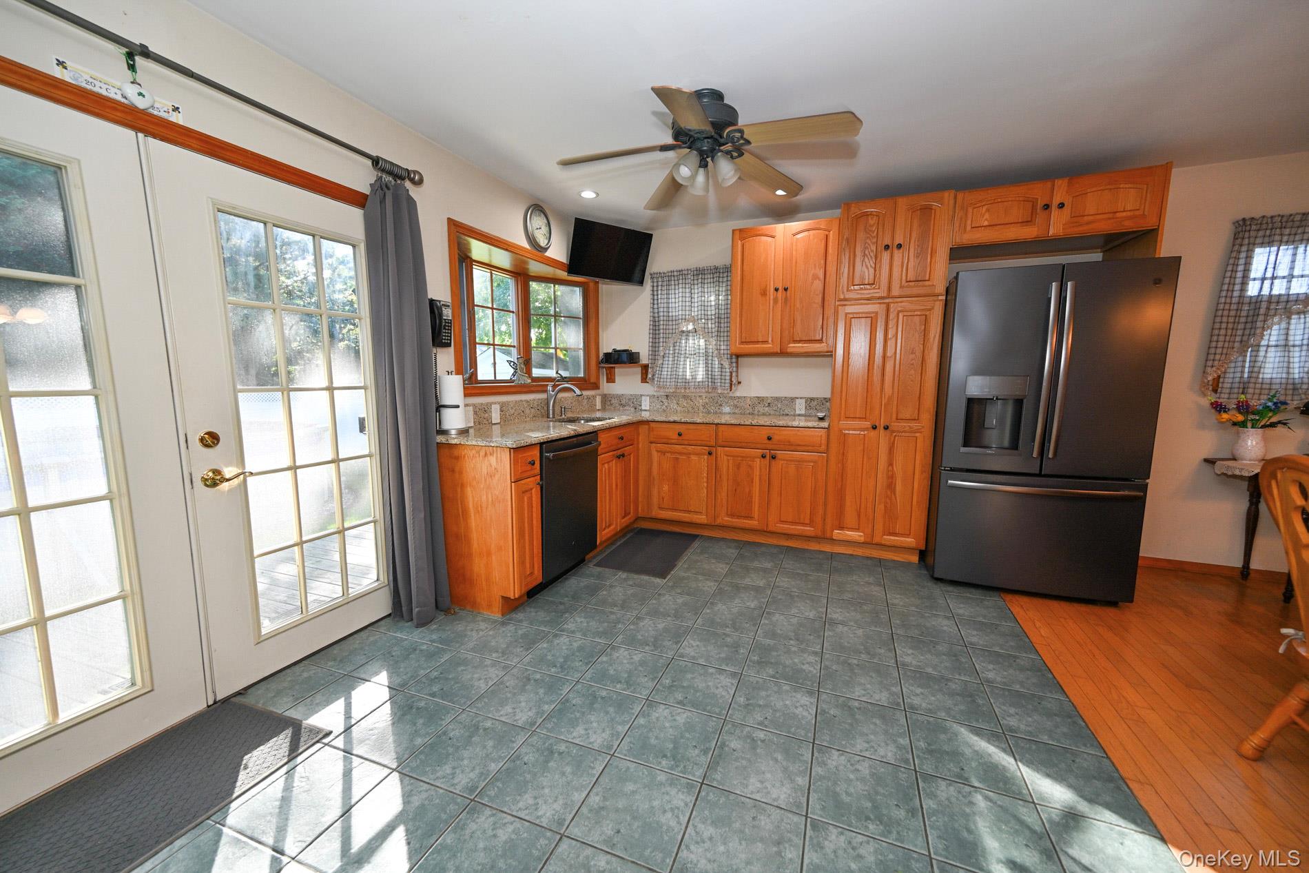 2297 Girard Place – For Sale photo 8