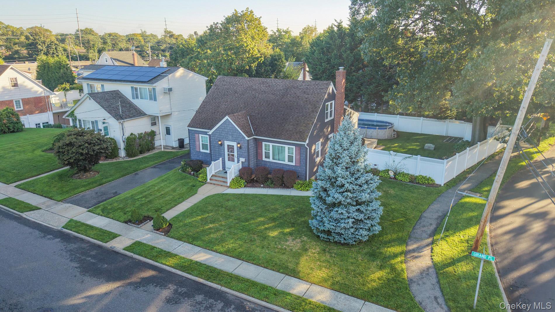 2297 Girard Place – For Sale