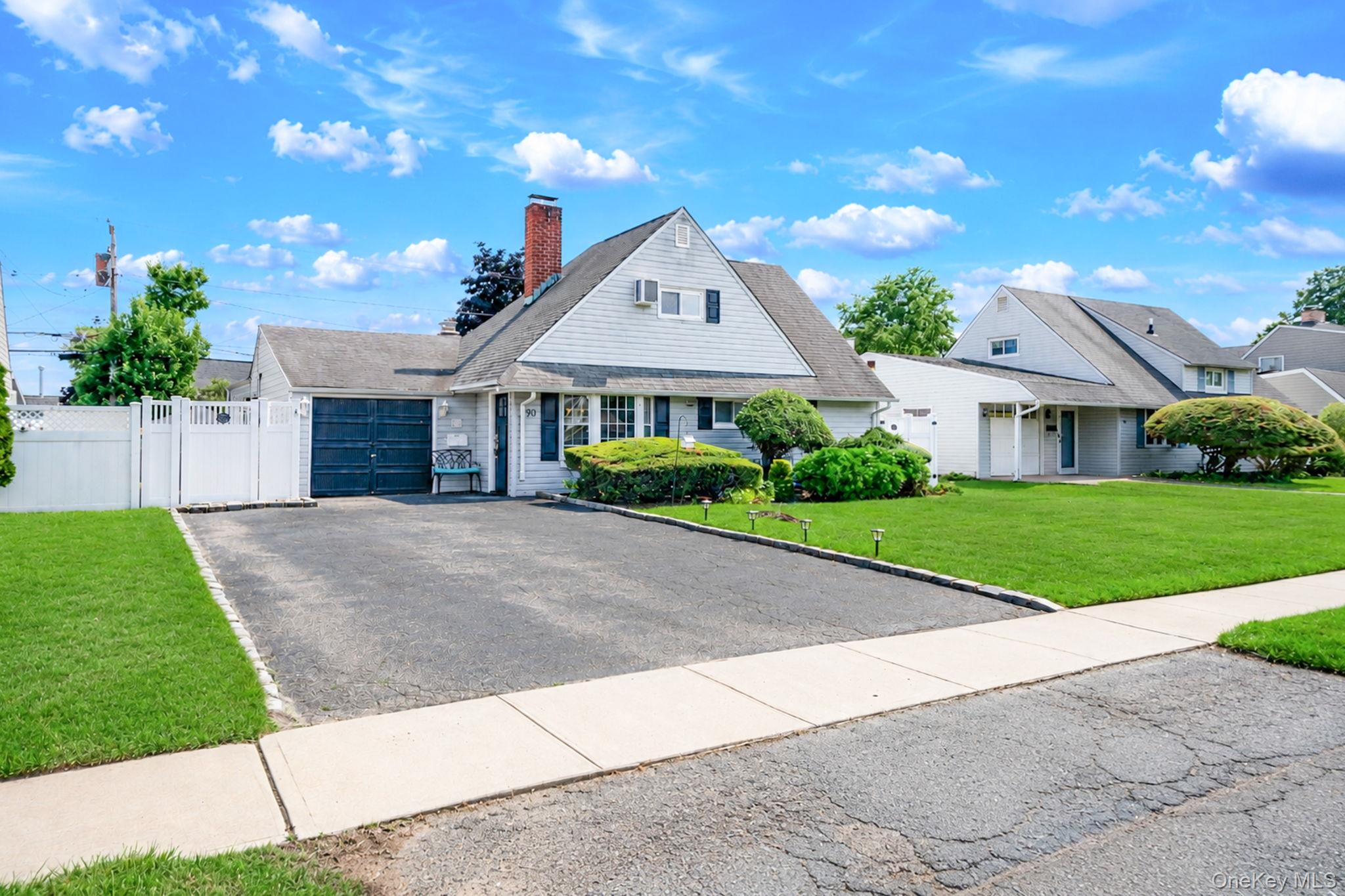 90 Twin Lane N – For Sale photo 2