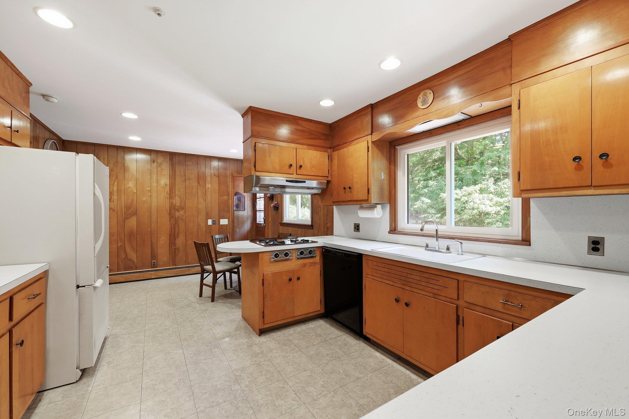 5 River Road – For Sale photo 6