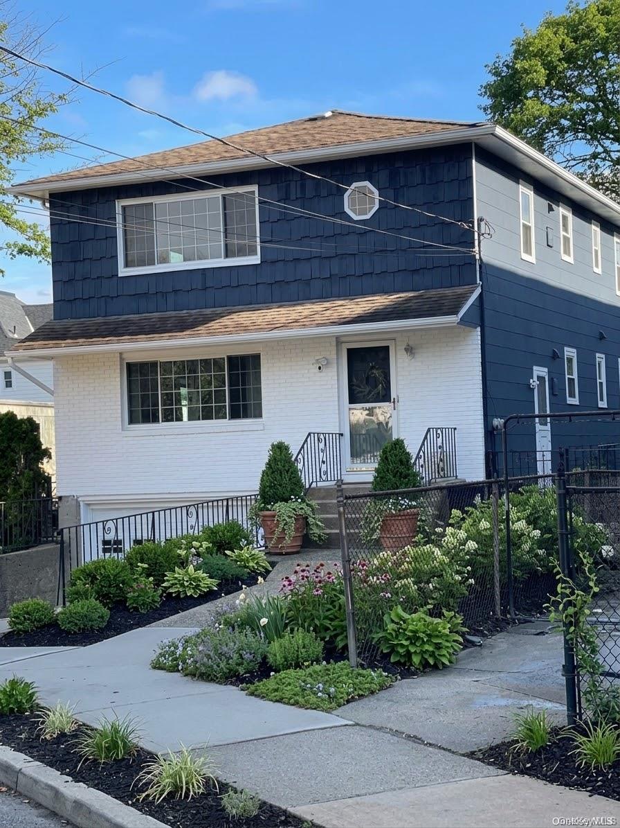 31 Roosevelt Place – For Rent