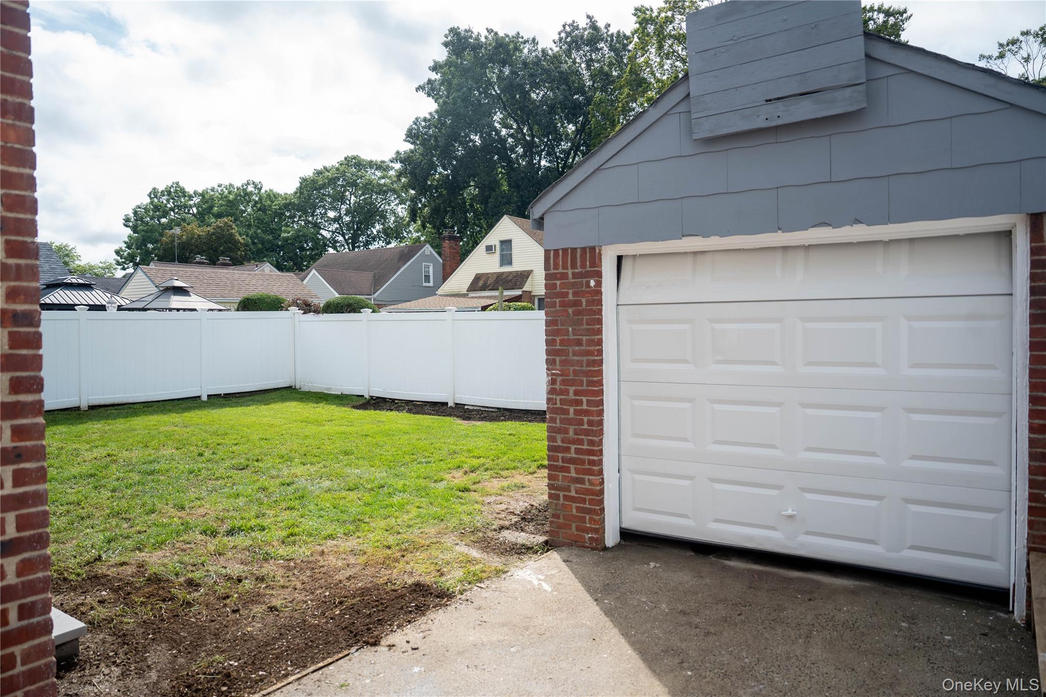 586 Stratford Road – For Sale photo 34