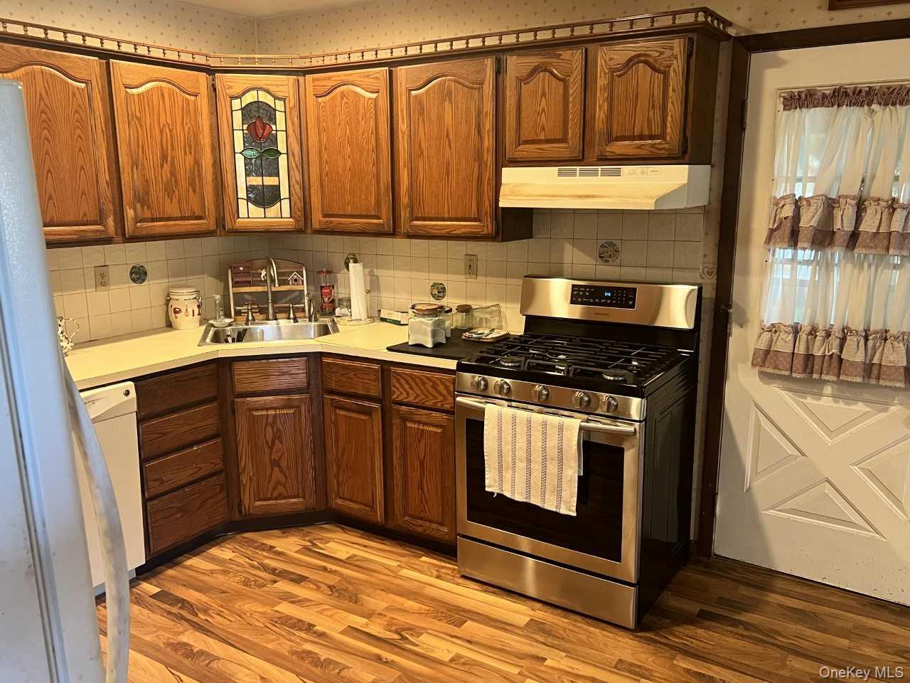 1556 N Gardiner Drive – For Sale photo 8