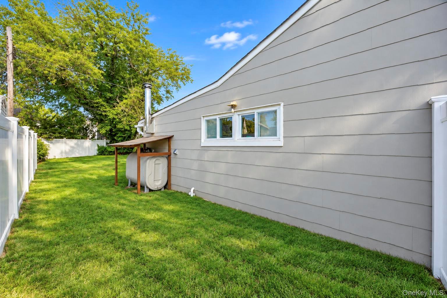 35 Meeting Lane – For Sale photo 24