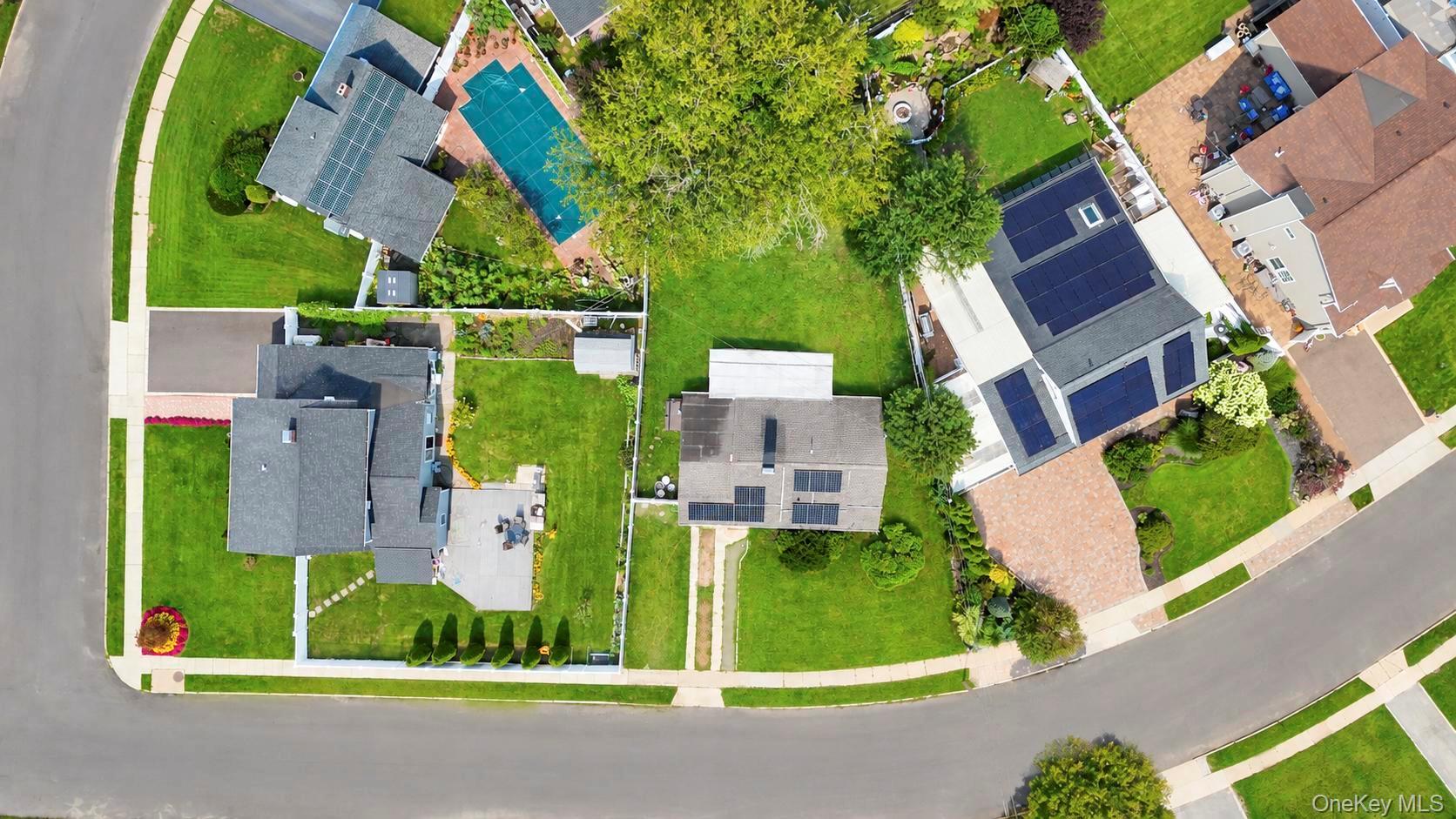 35 Meeting Lane – For Sale photo 2
