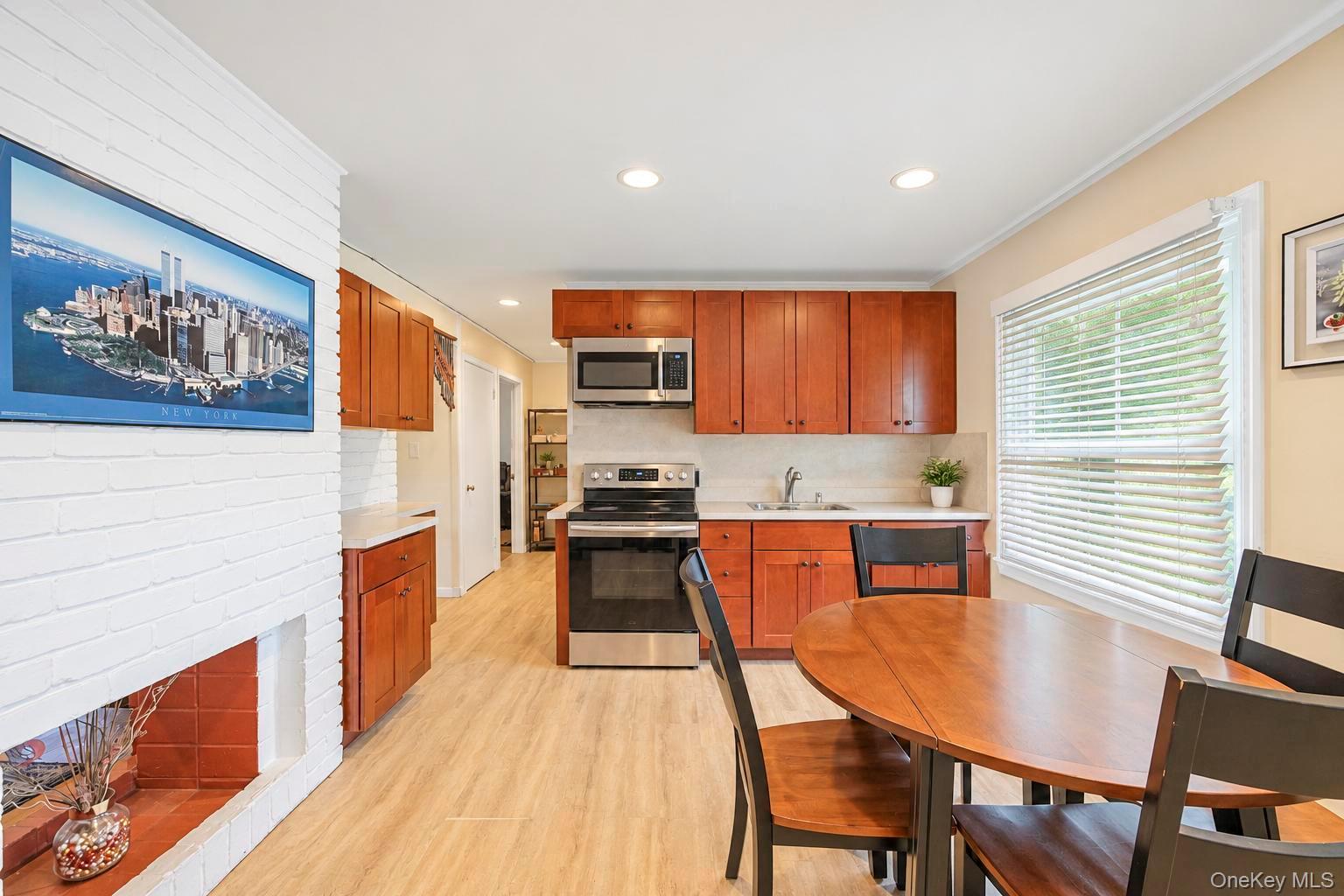 35 Meeting Lane – For Sale photo 6