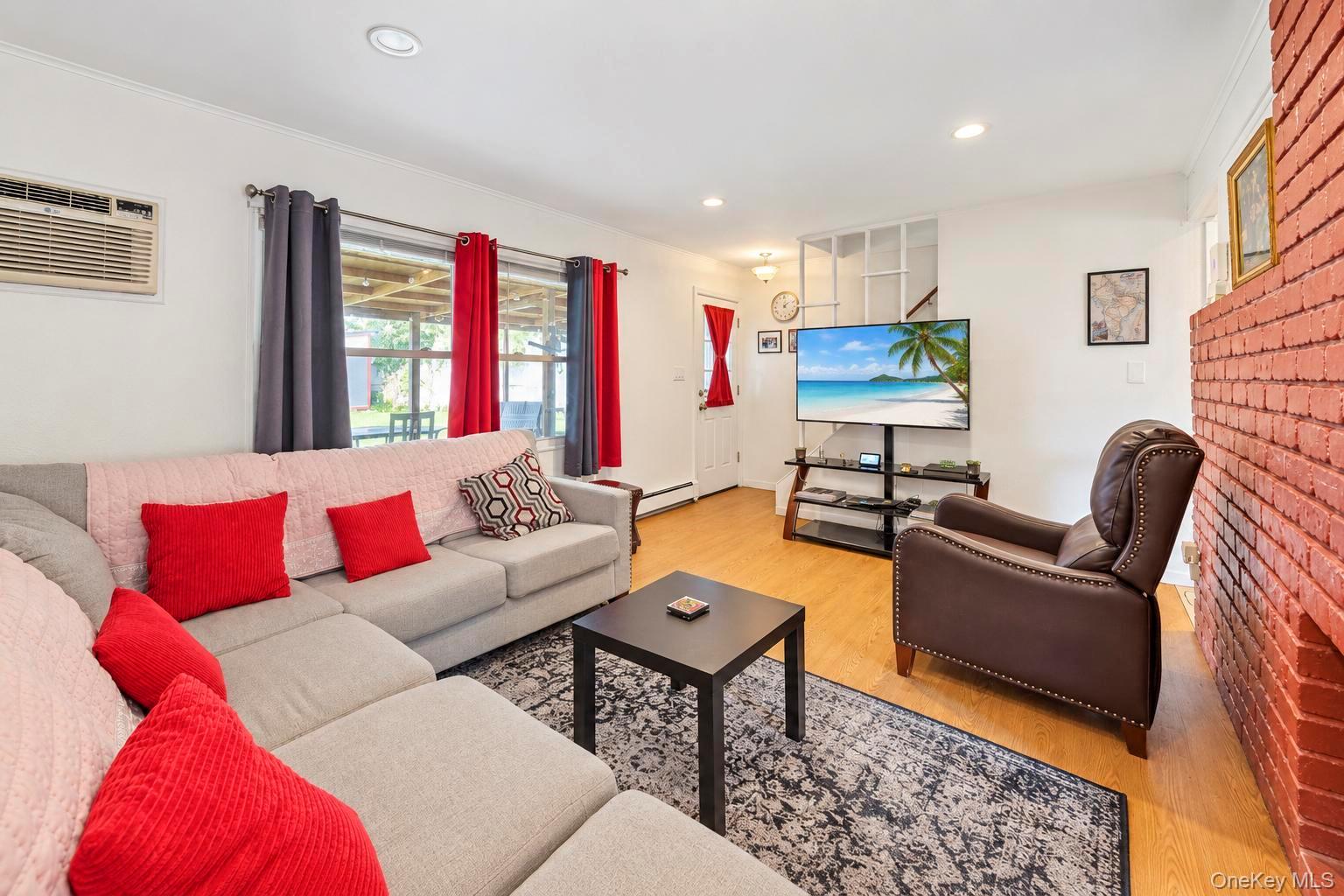 35 Meeting Lane – For Sale photo 4