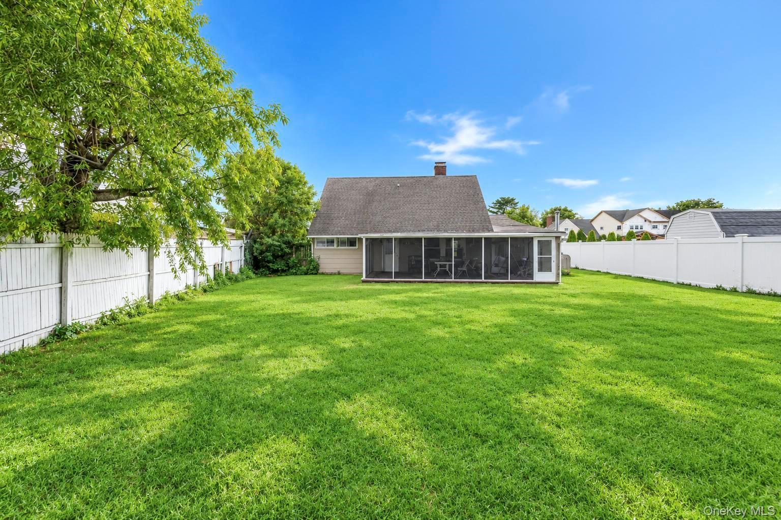 35 Meeting Lane – For Sale photo 3