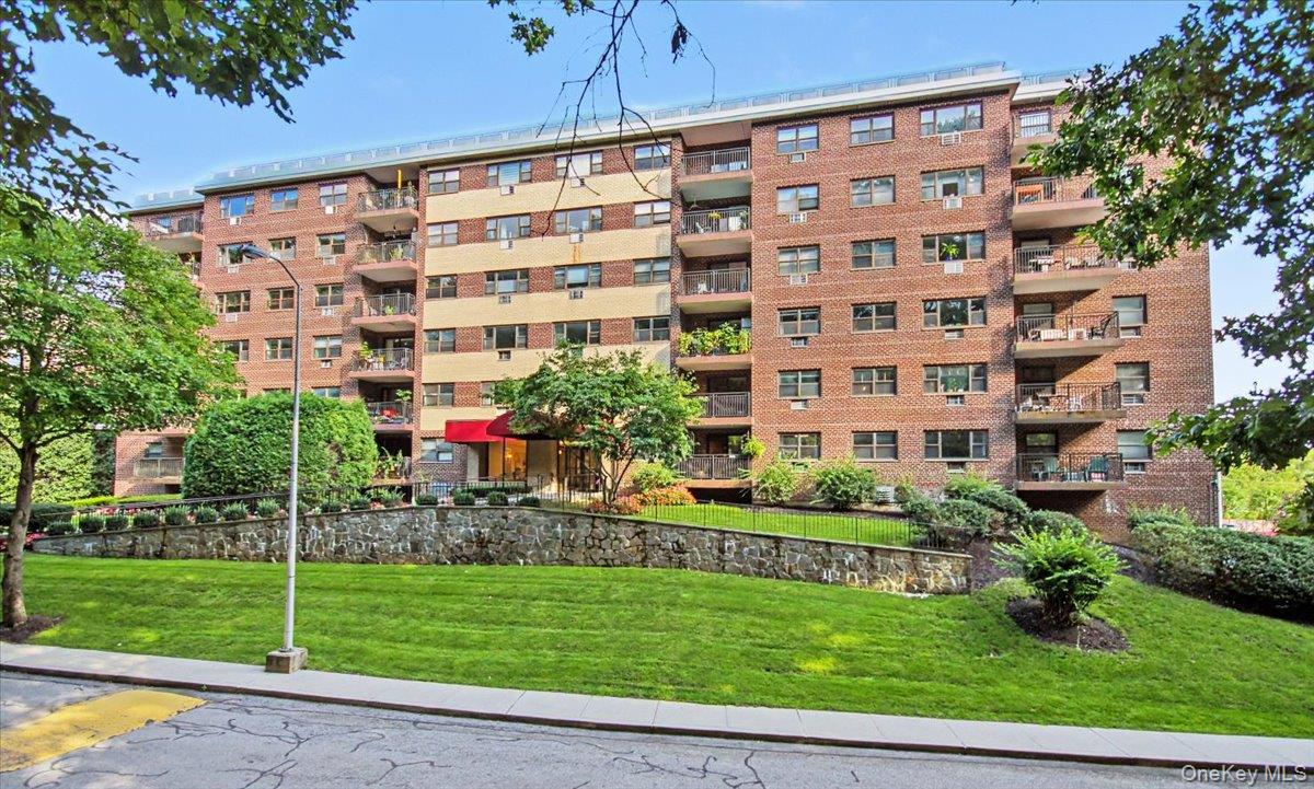 100 Diplomat Drive, Unit 6C photo 2