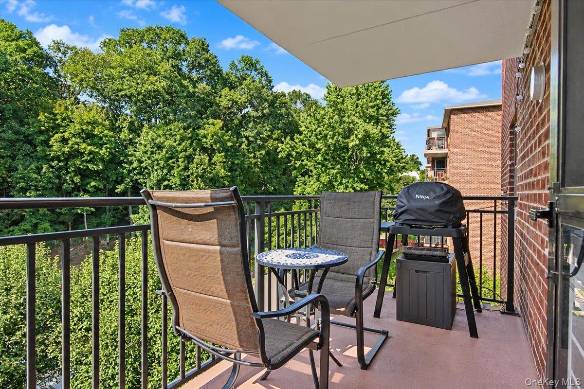 100 Diplomat Drive, Unit 6C photo 9