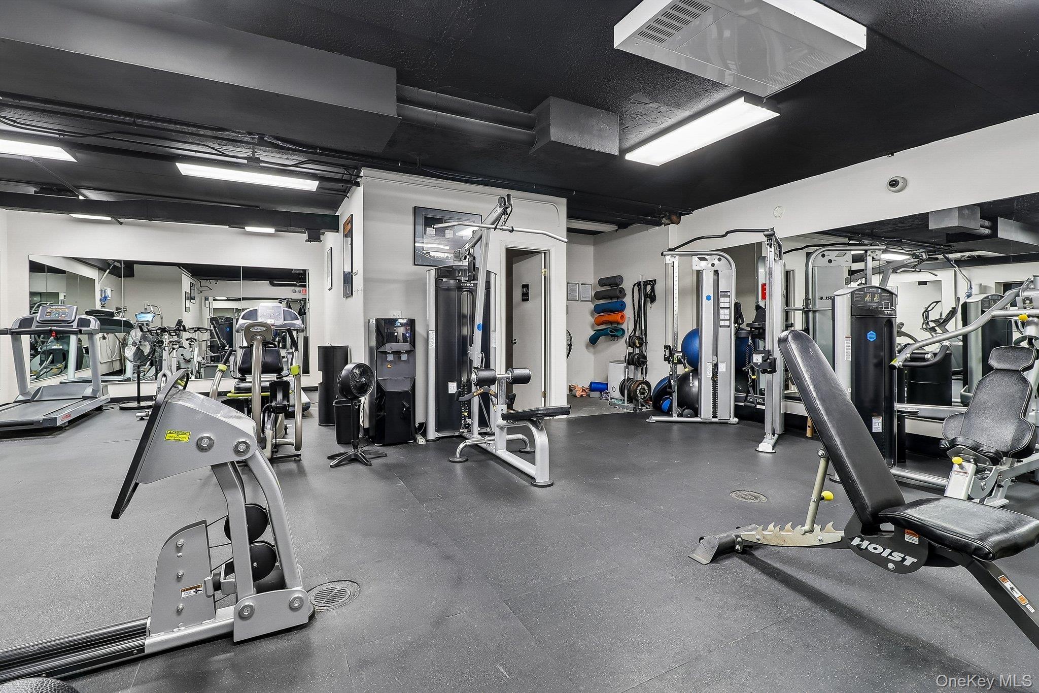 100 Diplomat Drive, Unit 6C photo 33