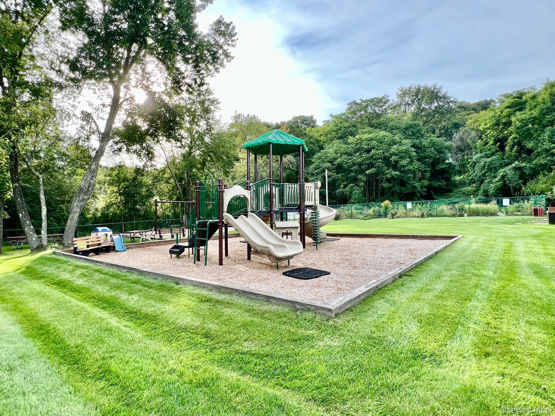 100 Diplomat Drive, Unit 6C photo 45