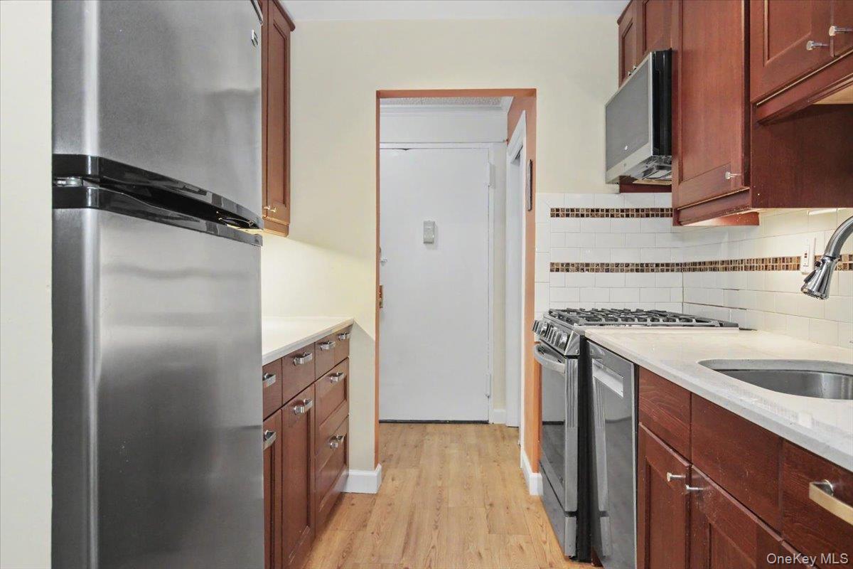 100 Diplomat Drive, Unit 6C photo 18