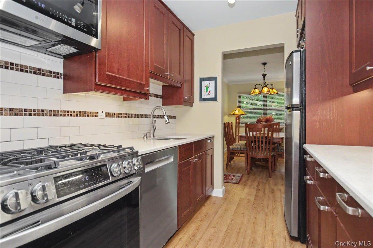 100 Diplomat Drive, Unit 6C photo 17