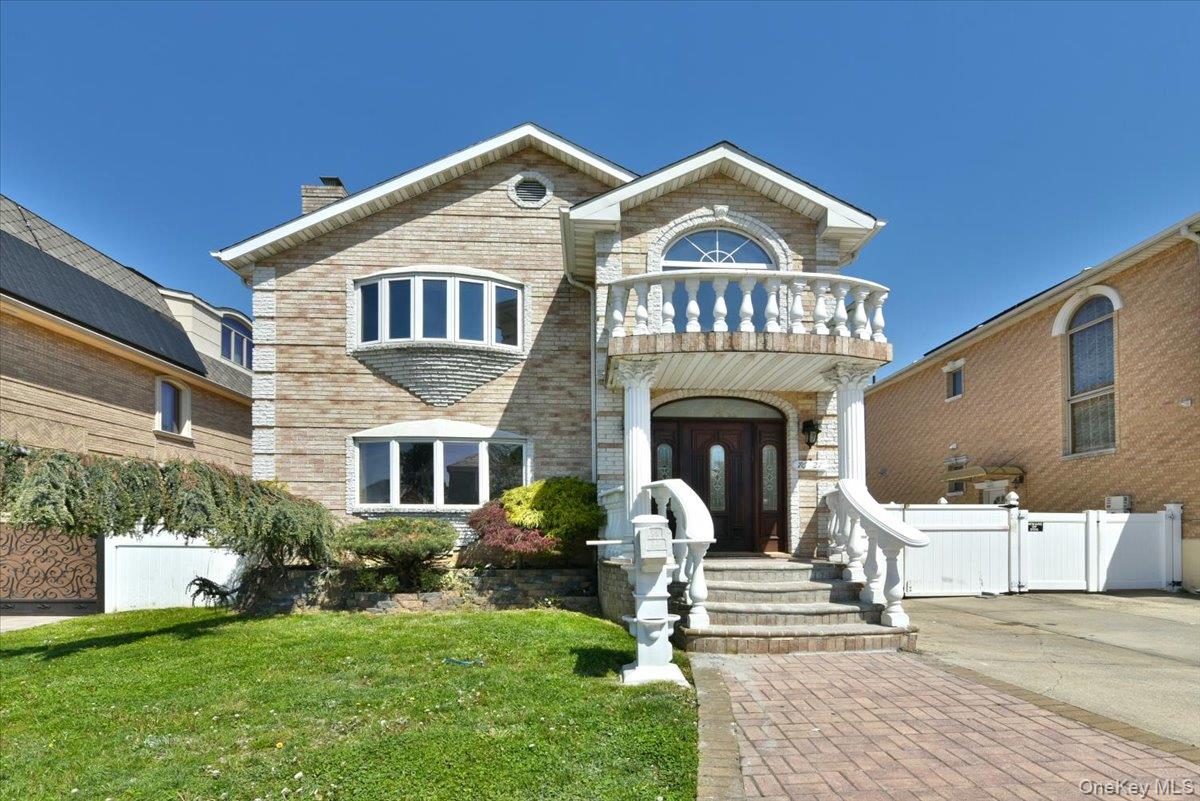 7627 175th Street – For Sale