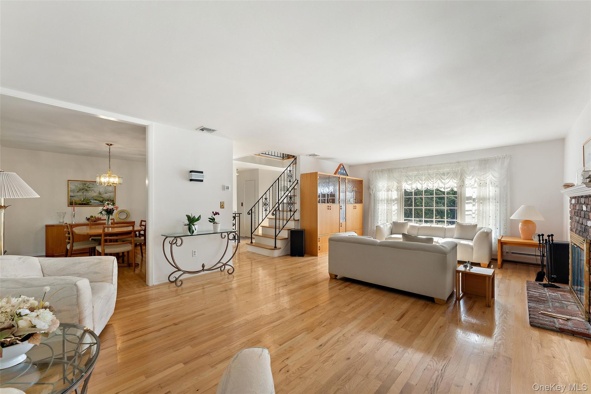 12 Lyons Road – For Sale photo 5