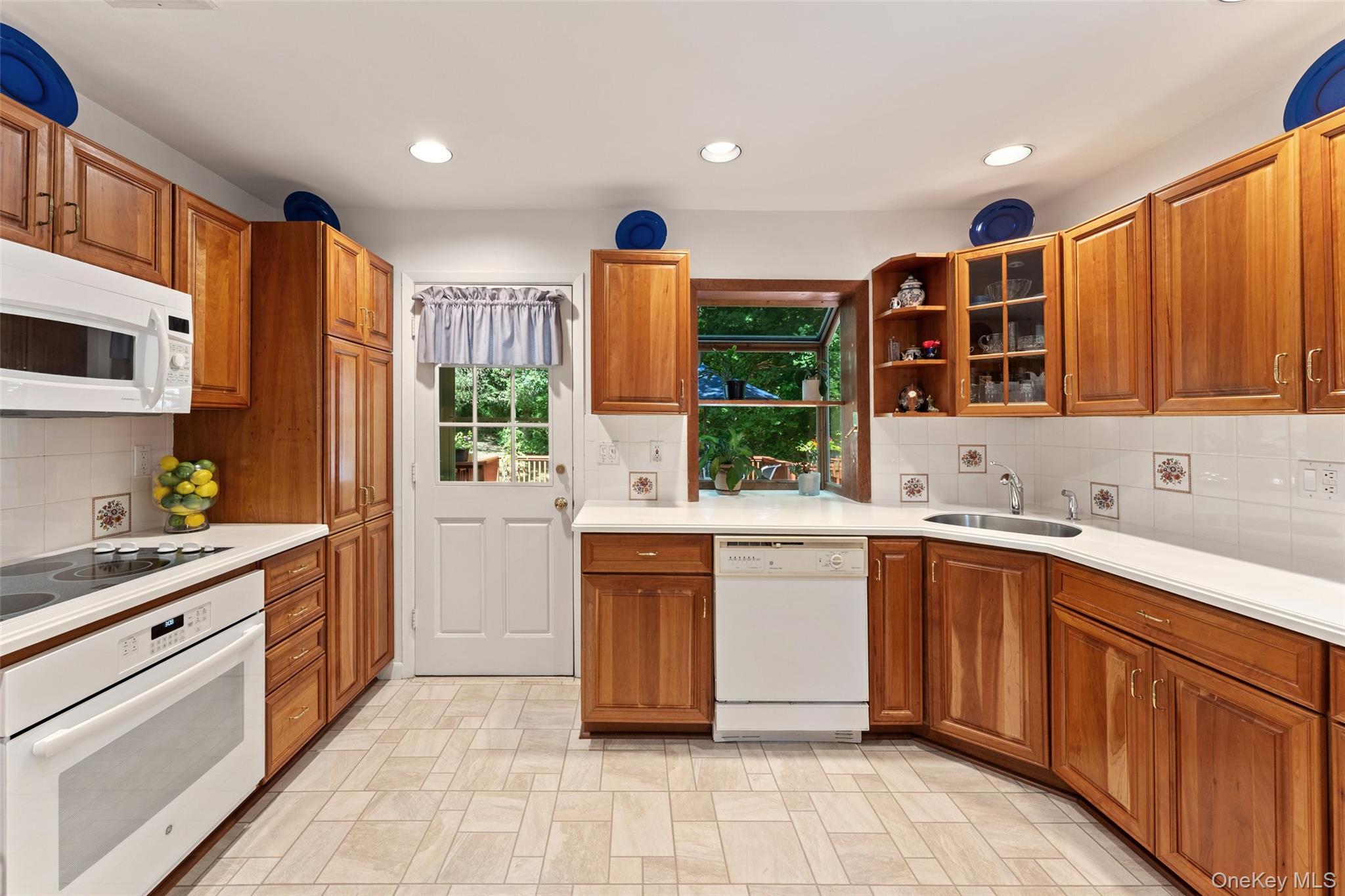 12 Lyons Road – For Sale photo 9