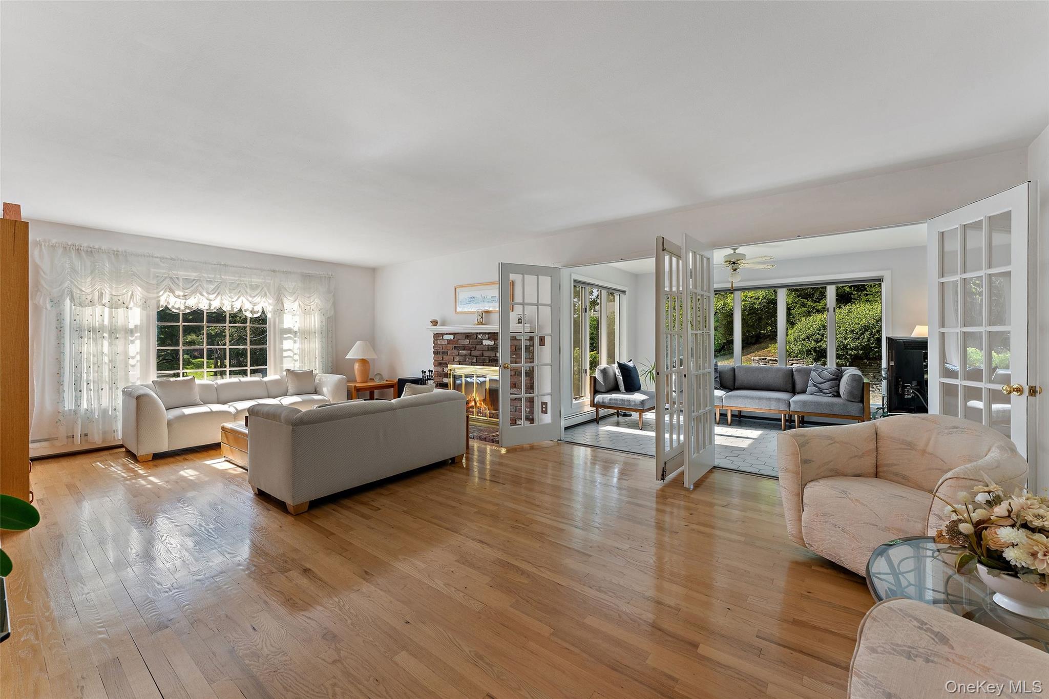 12 Lyons Road – For Sale photo 4