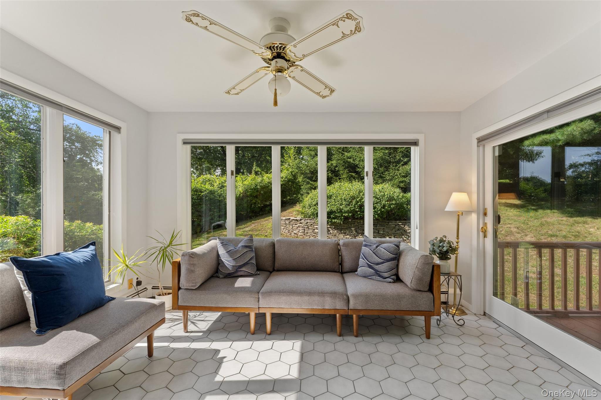 12 Lyons Road – For Sale photo 7