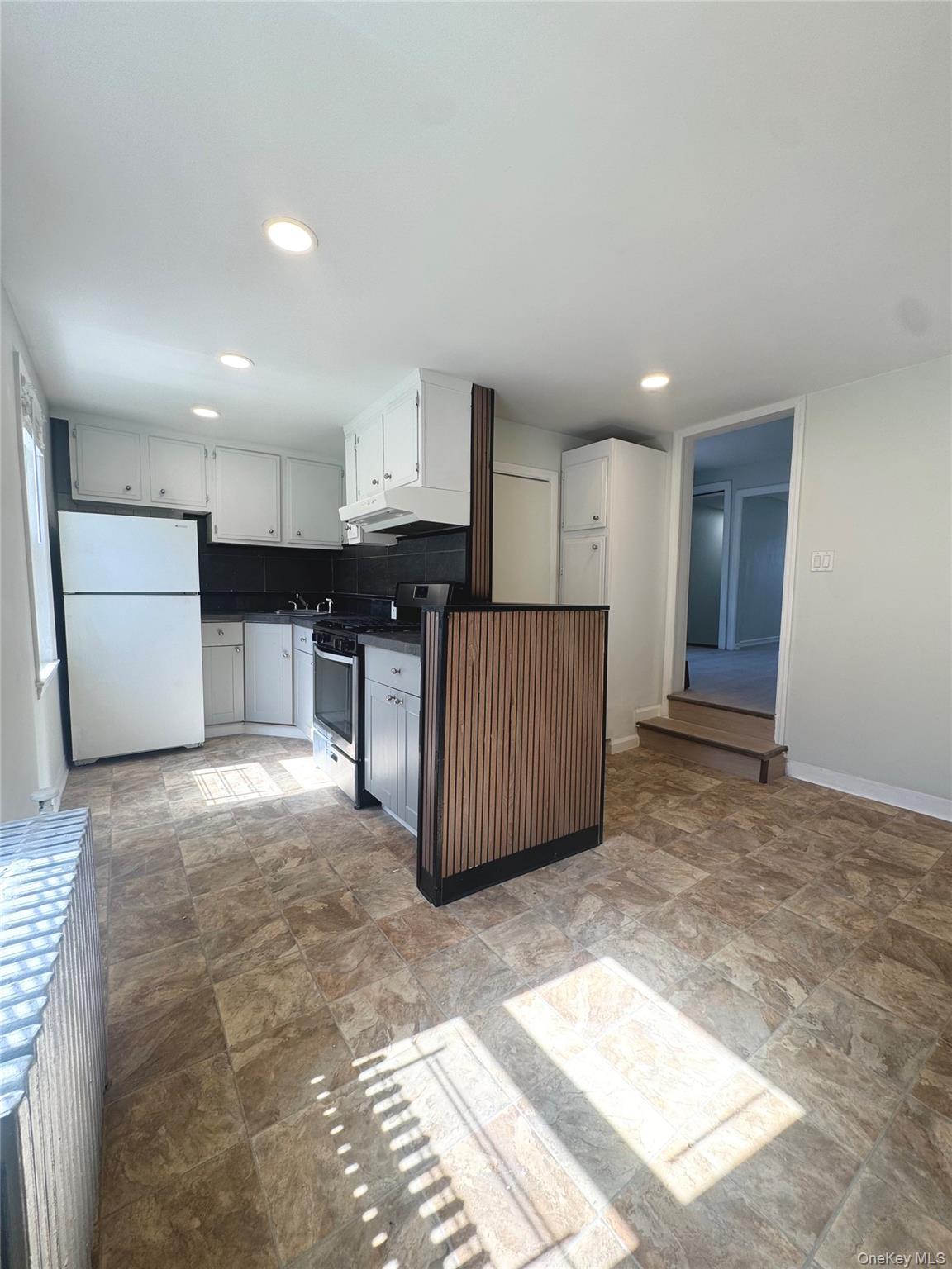 249 N Macquesten Parkway, Unit Floor #2