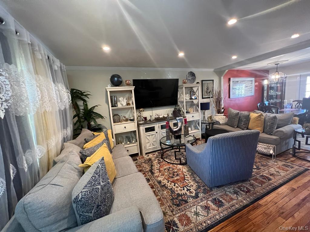 1023B E 229th Street – For Sale photo 5