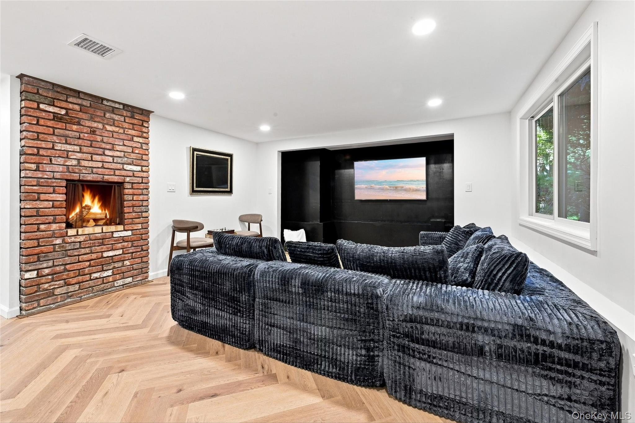 10 Moonedge Road – For Sale photo 28