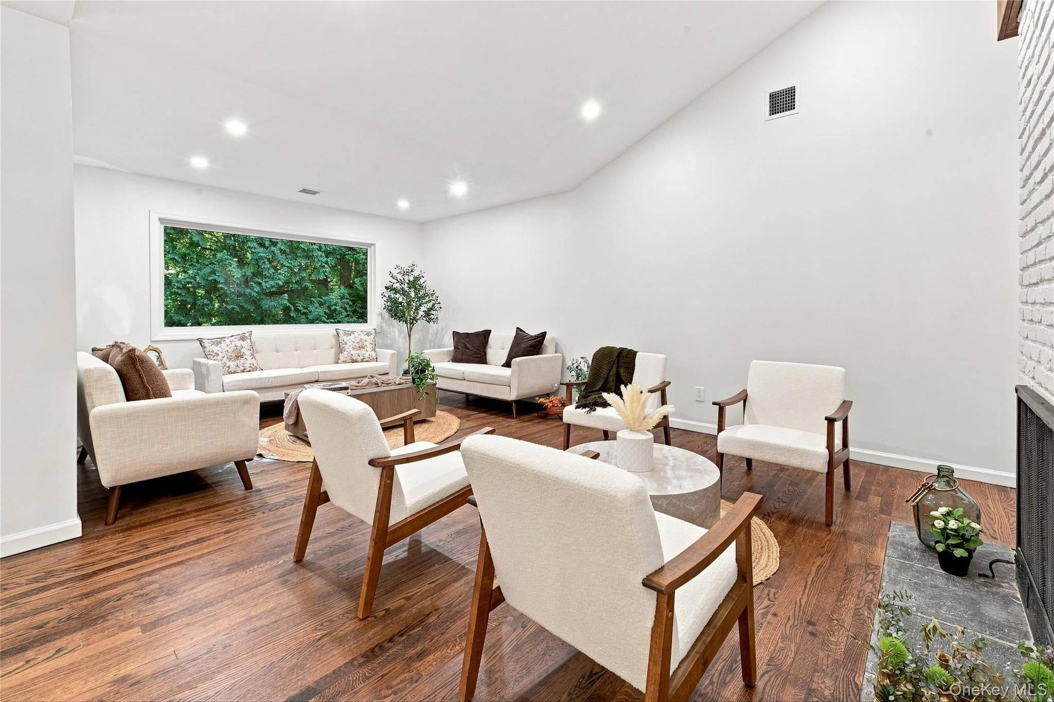 10 Moonedge Road – For Sale photo 14