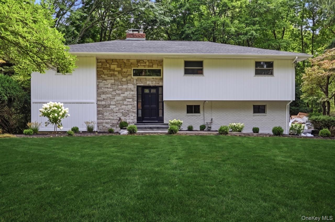 10 Moonedge Road – For Sale