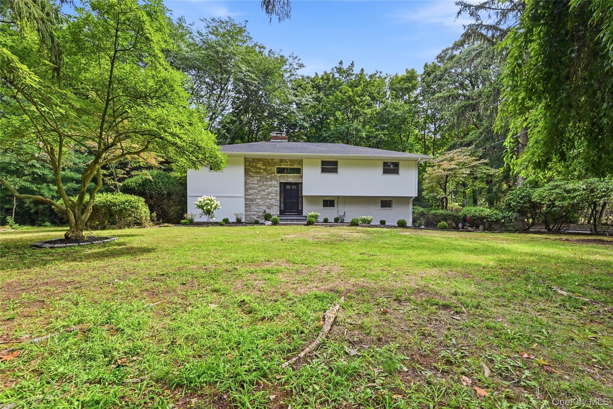 10 Moonedge Road – For Sale photo 8