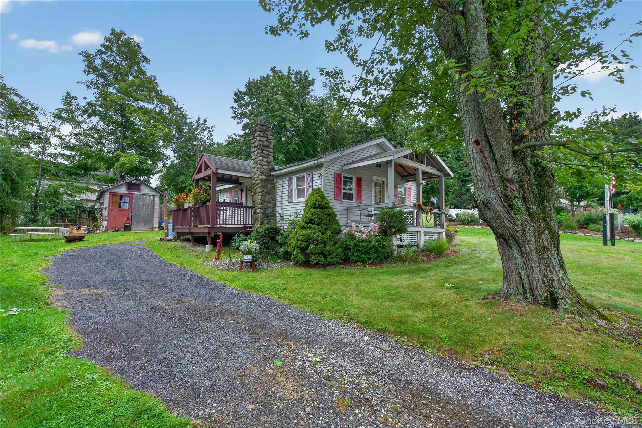 33 E Crossman Avenue – For Sale photo 3