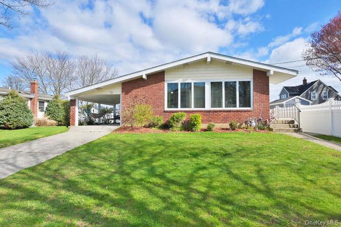 10 Pickwick Drive S – For Rent