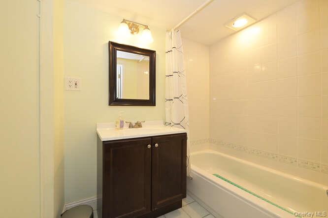 10 Pickwick Drive S – For Rent photo 8