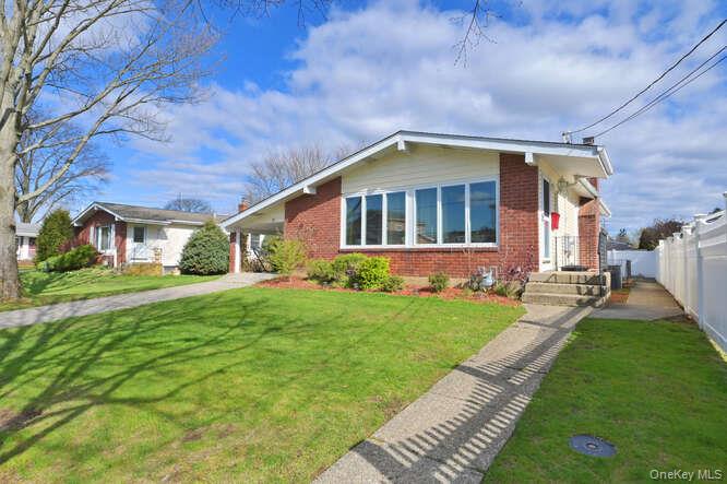 10 Pickwick Drive S – For Rent photo 2