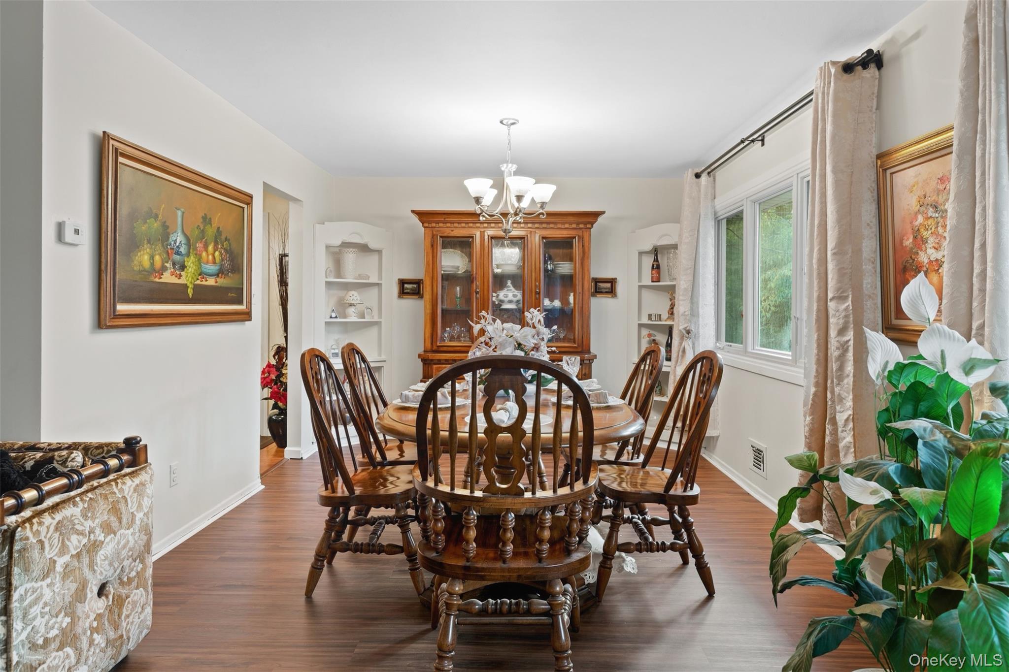 552 Briar Place – For Sale photo 5