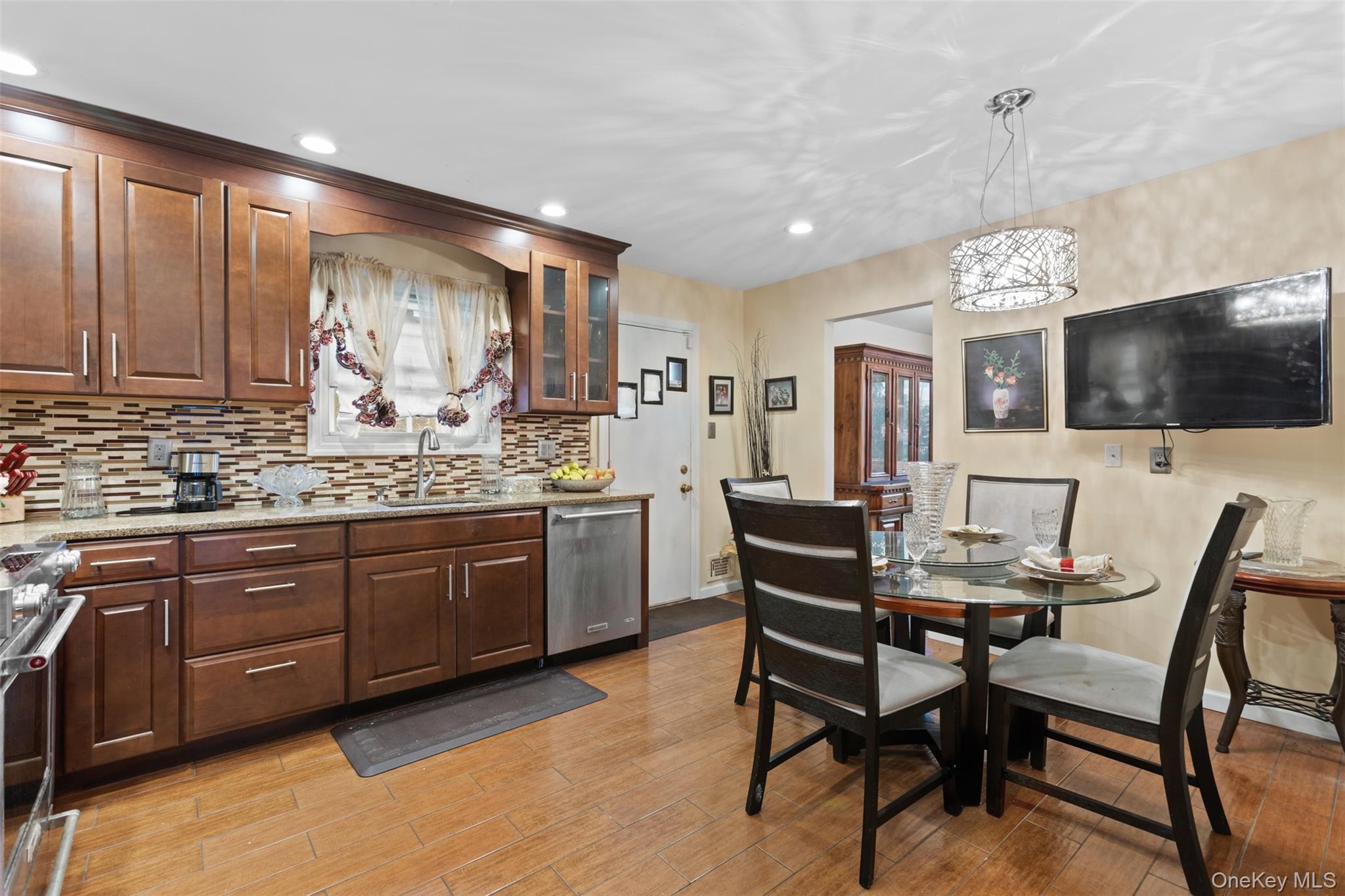 552 Briar Place – For Sale photo 7