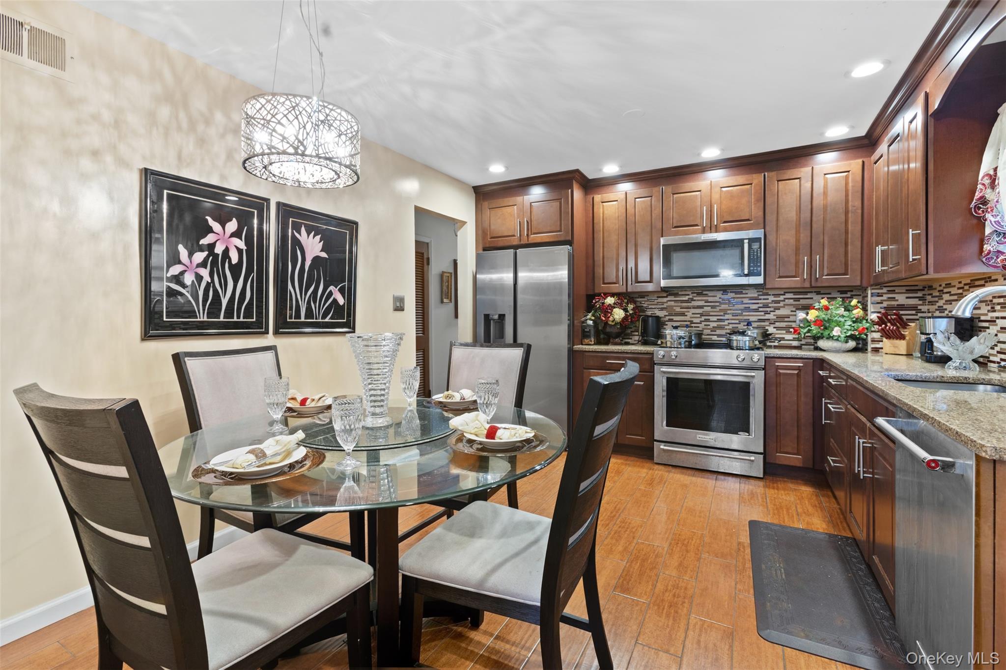 552 Briar Place – For Sale photo 6