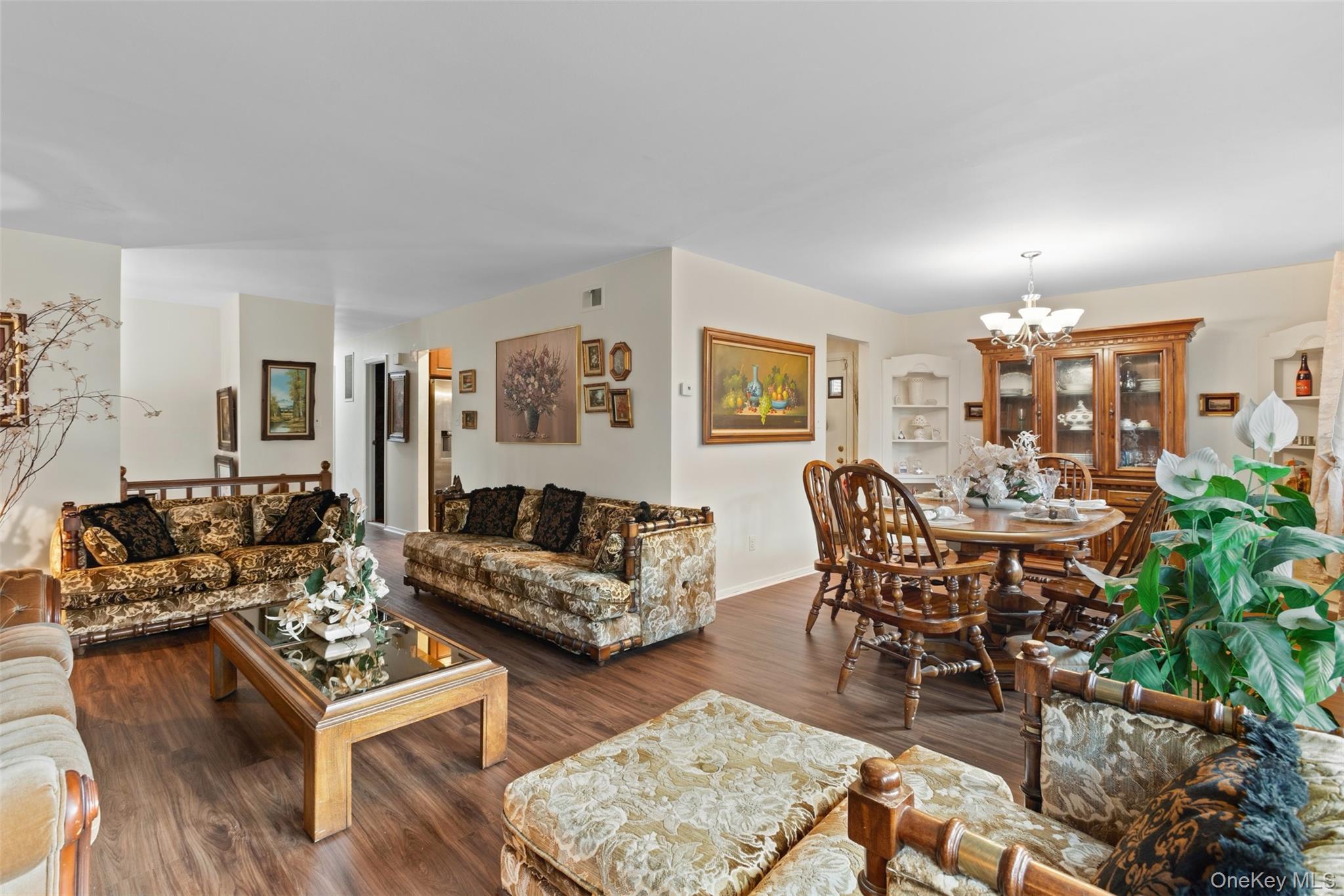 552 Briar Place – For Sale photo 4