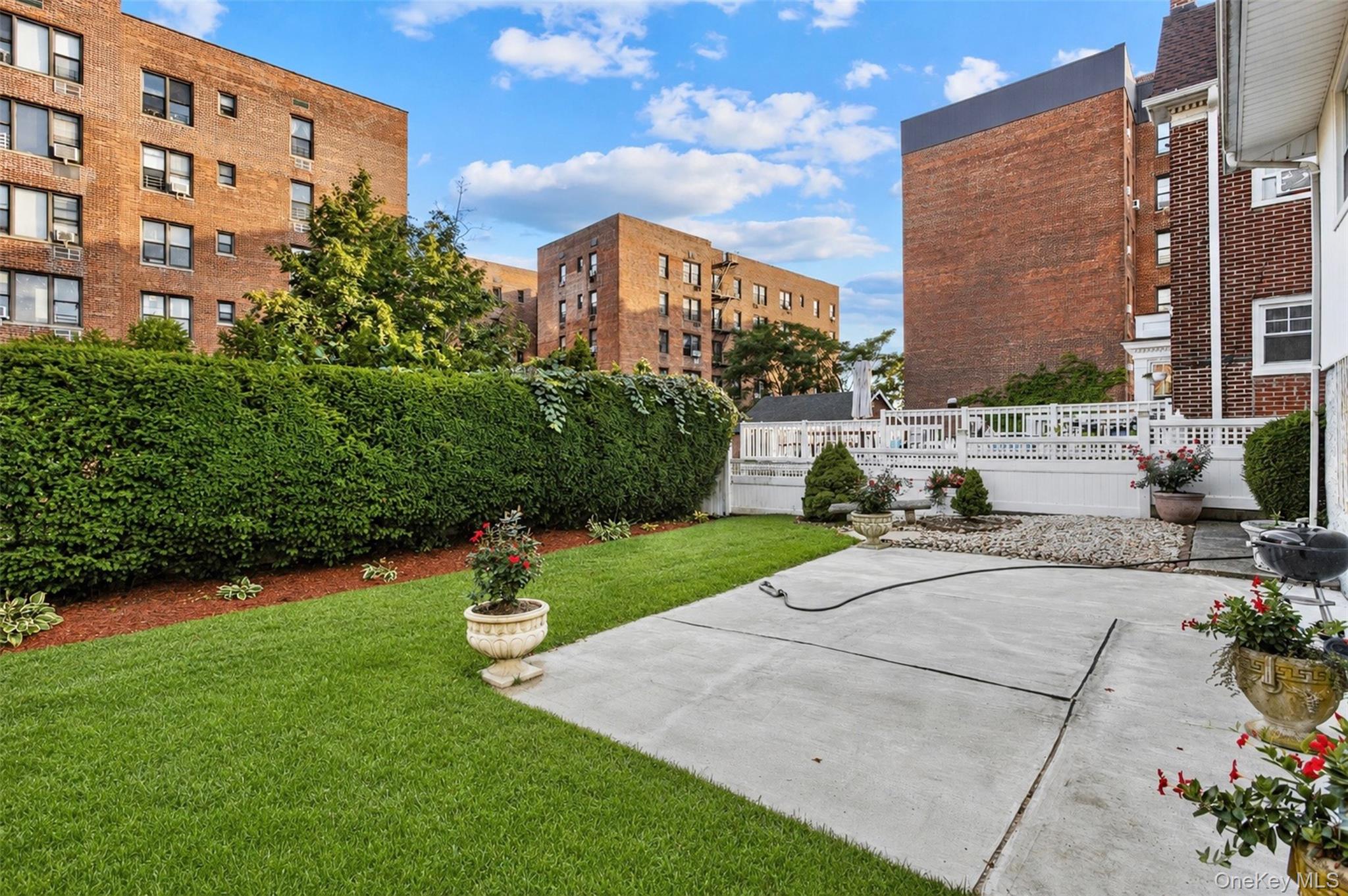 552 Briar Place – For Sale photo 16