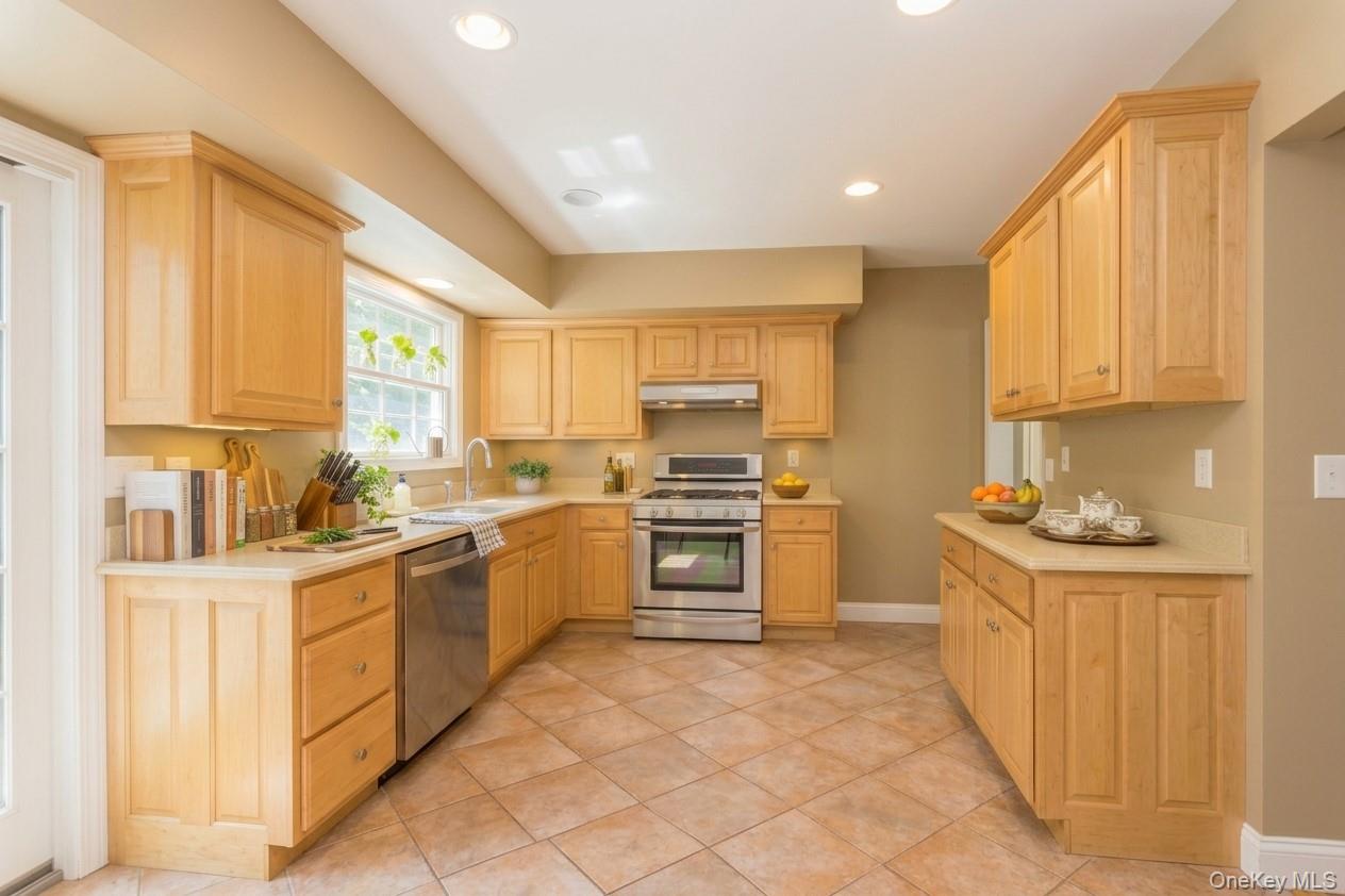24 Old Homestead Road – For Sale photo 7