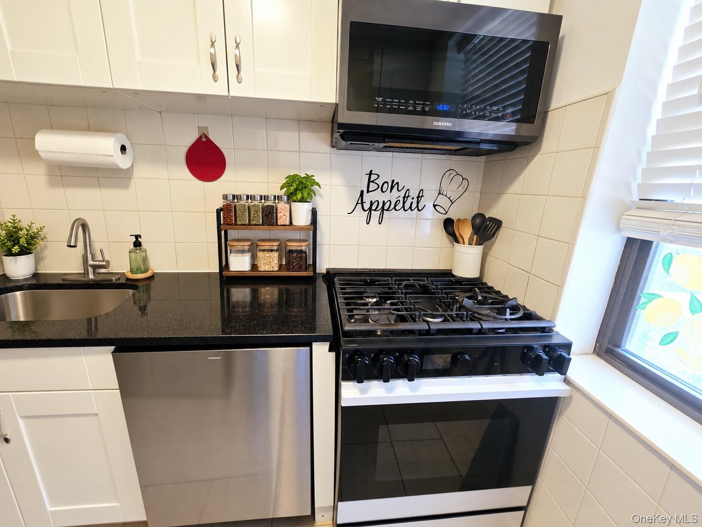 52-02 39th Avenue, Unit 1A photo 6
