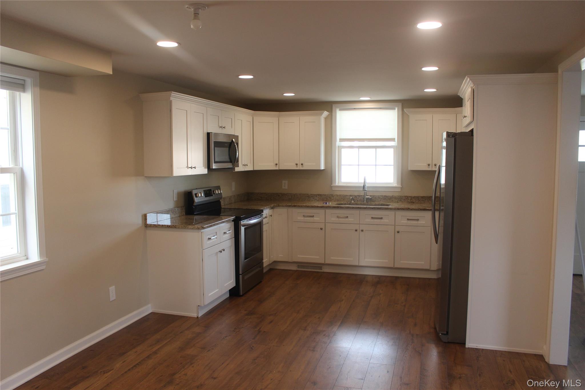 17 Bank Street – For Rent photo 3