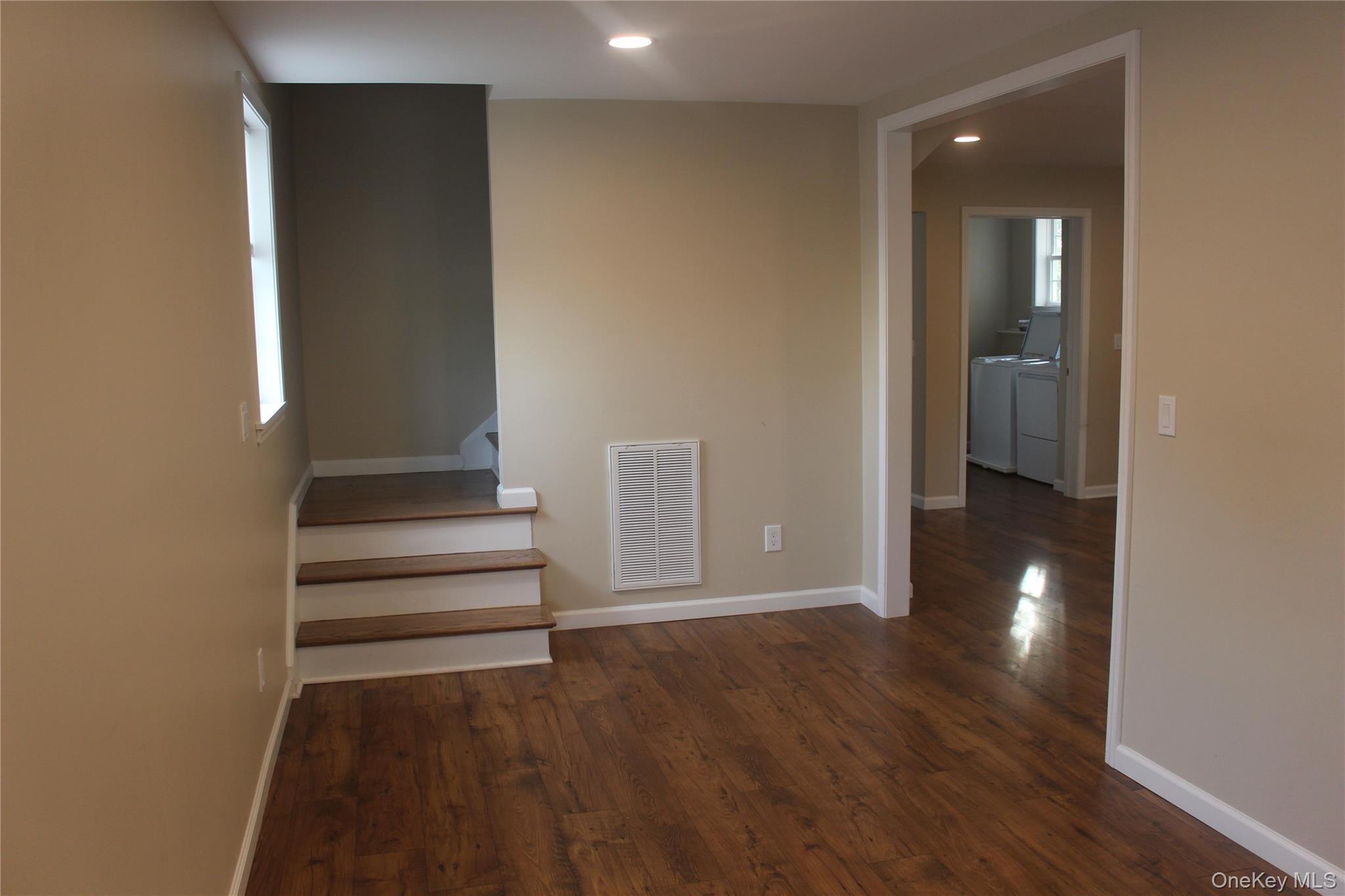 17 Bank Street – For Rent photo 2