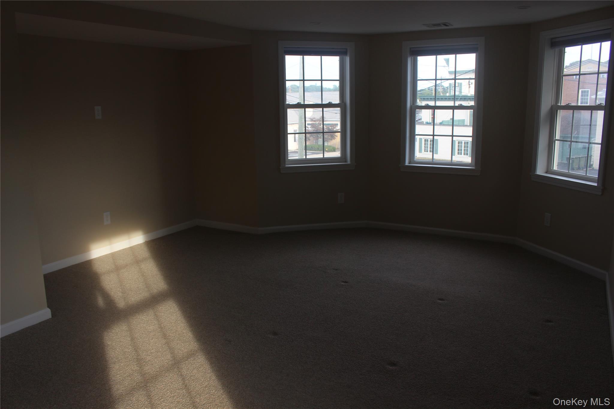 17 Bank Street – For Rent photo 21