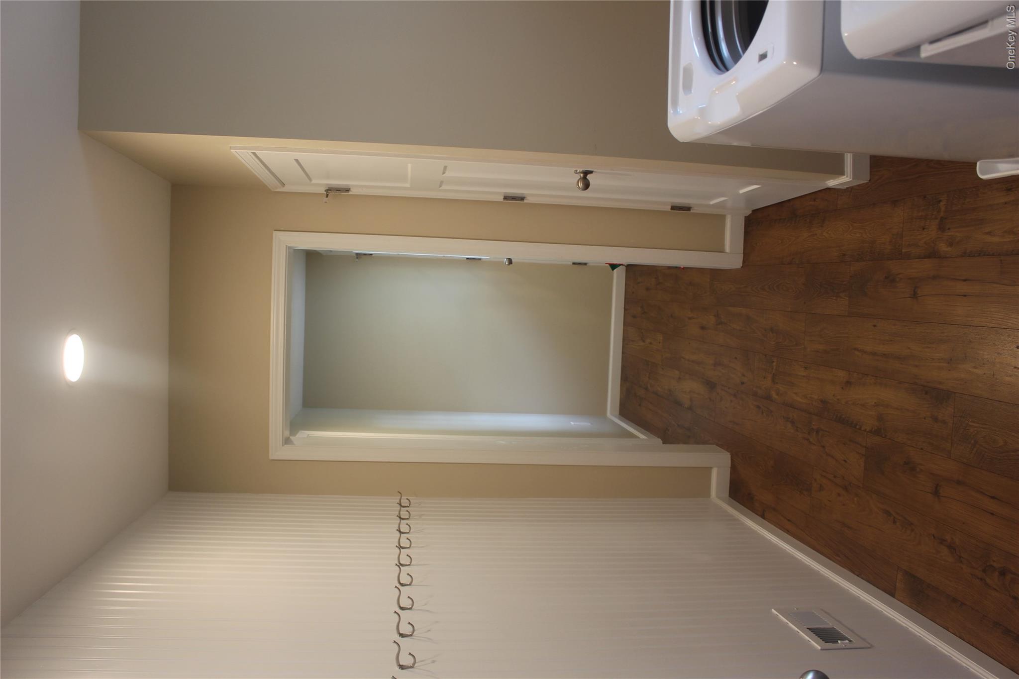 17 Bank Street – For Rent photo 8