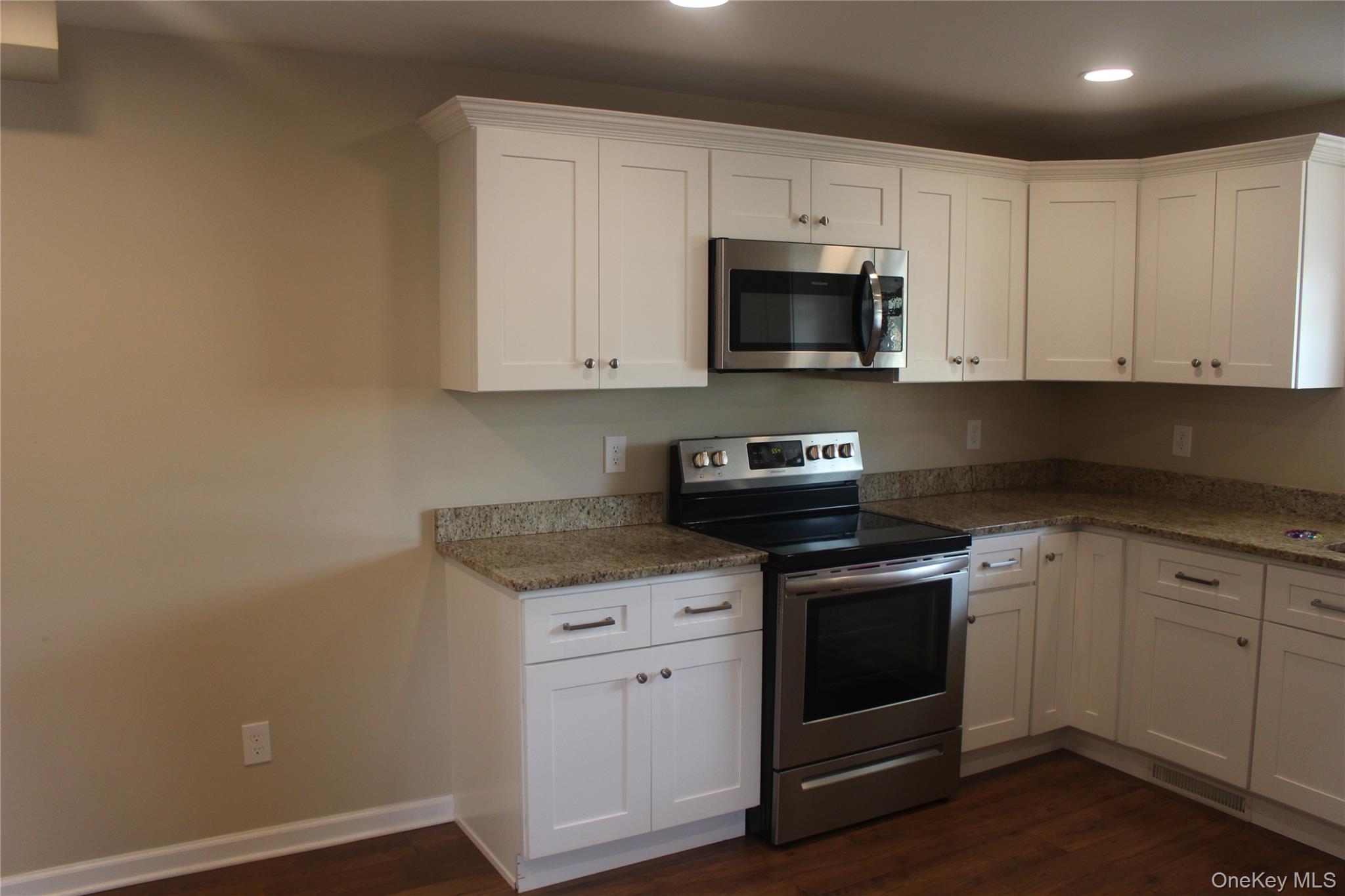 17 Bank Street – For Rent photo 4